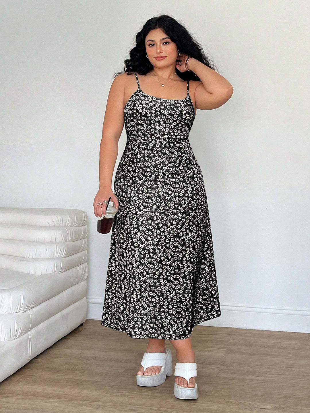 Damen Maxikleid mit feinem Blumenmuster und verstellbaren Spaghettiträgern Echo Archiv