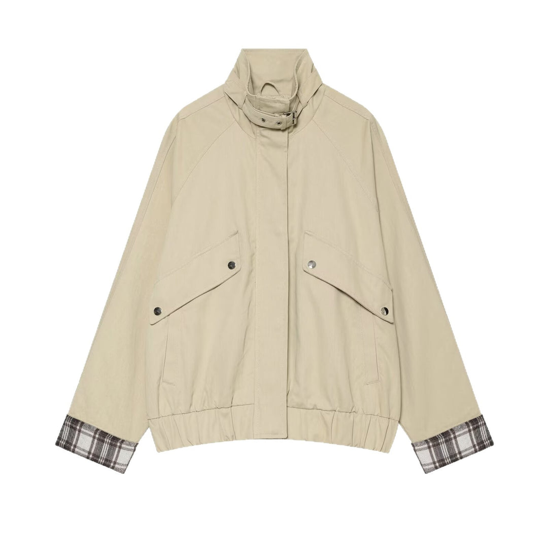Damen Kurze Boxy-Fieldjacke mit hohem Funnelkragen und karierten Ärmelumschlägen Echoarchiv