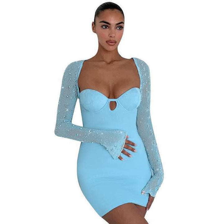 Damen Figurnahes Kleid mit beeindruckenden Puffärmeln und elegantem Ausschnitt Echo Archiv