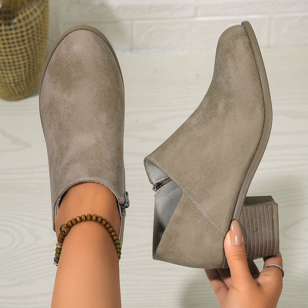Damen kurze Stiefelette mit seitlichem Reißverschluss gepolstertem Komfortfußbett und stabilem Blockabsatz Echo Archiv