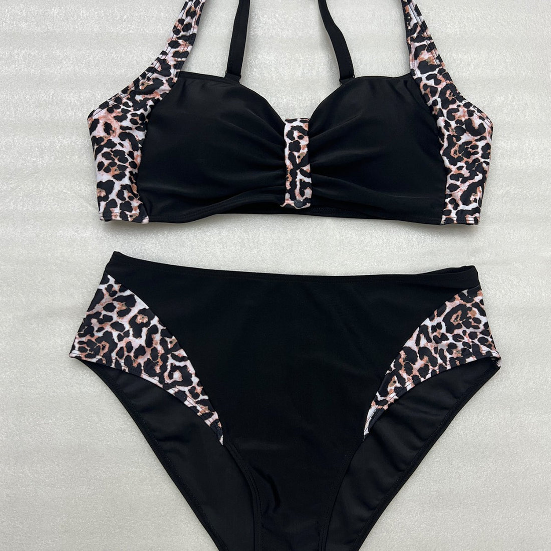 Damen Bikini-Set mit eleganten Rüschen und tierischem Design – Maréssa