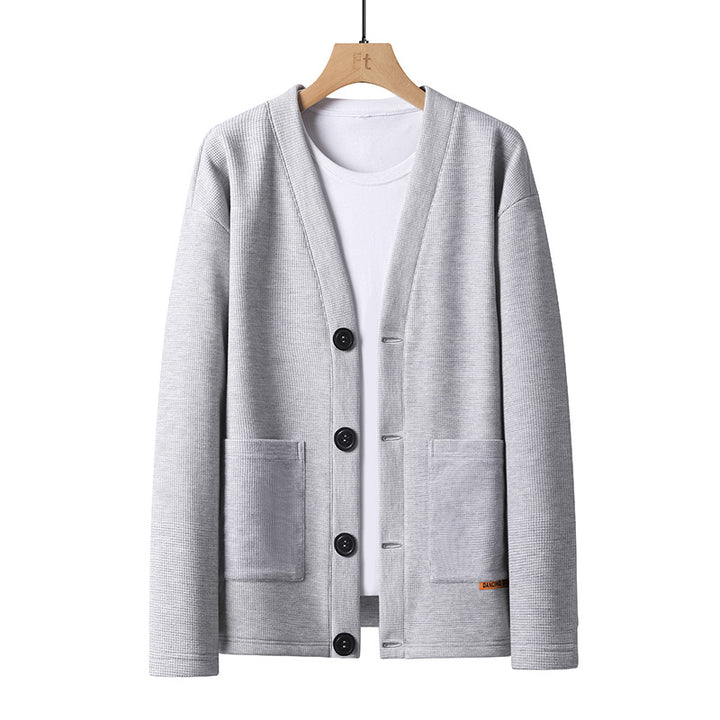 Leichte Strickjacke für Herren mit V-Ausschnitt, Knopfleiste und aufgesetzten Taschen – Marzano