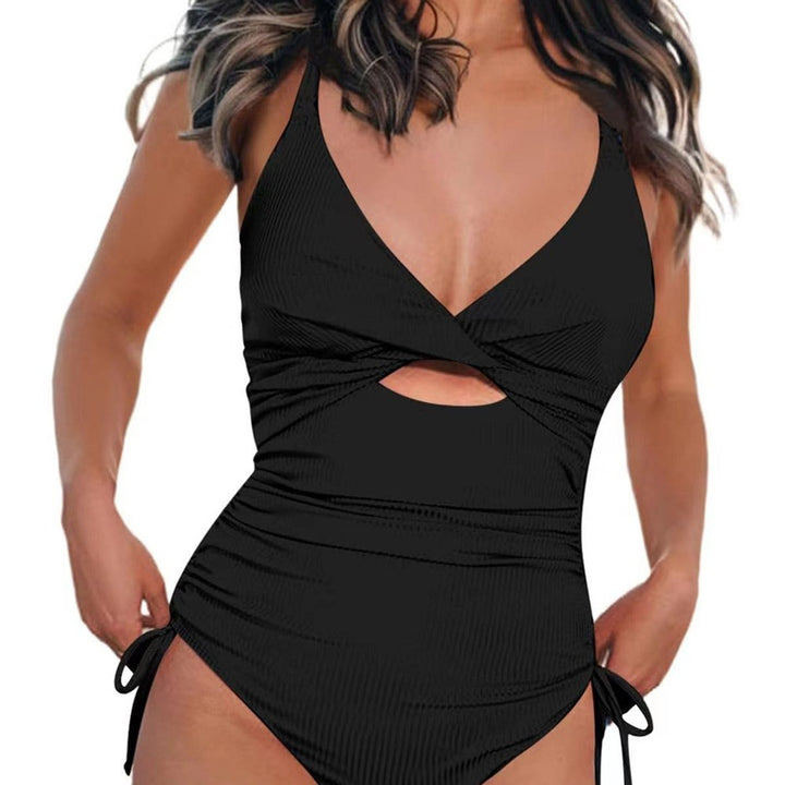 Damen Einteiler Badeanzug mit raffiniertem Wickeldesign und modischem Cut-Out Echo Archiv