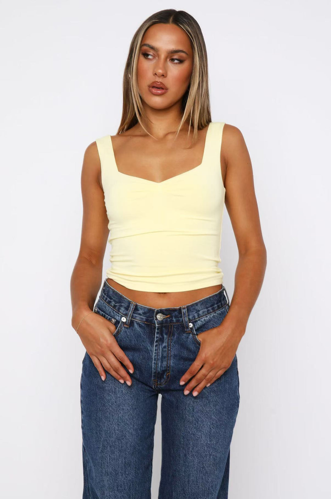 Damen figurbetontes Crop-Top mit breiten Trägern und V-Ausschnitt Echo Archiv