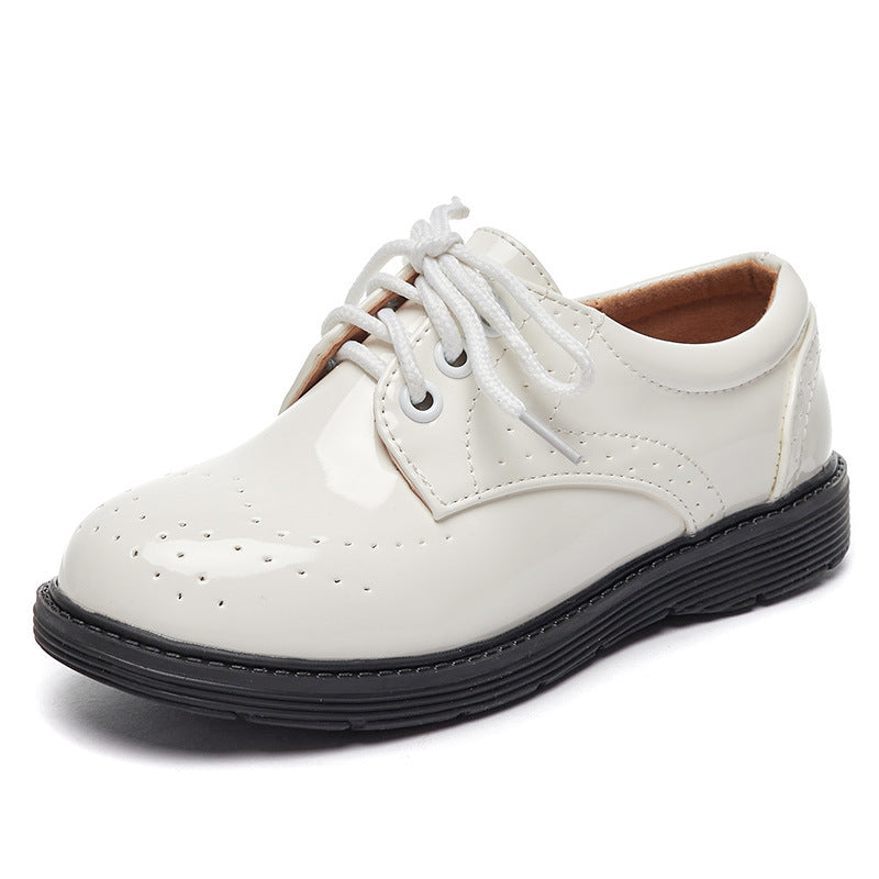 Damen Klassische Lacklederschuhe mit perforierten Details Echo Archiv