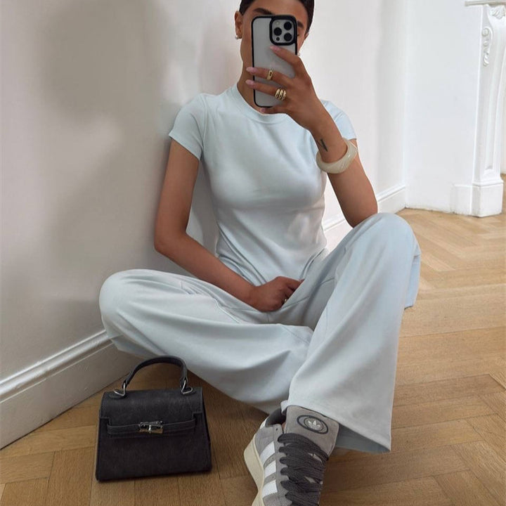 Damen figurnahes Kurzarm-Rippshirt und elastische High-Waist-Loungehose Set – Élanora