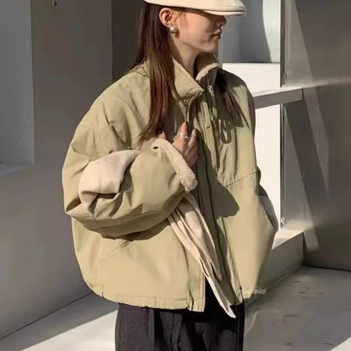 Damen Kurze Oversize Bomberjacke mit Teddyfutter an Bündchen und Stehkragen – Avenza