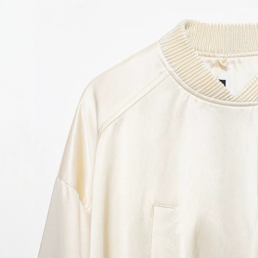Damen Kurz geschnittene Cropped‑Bomberjacke mit geripptem Saum und überschnittener Schulter Echo Archiv