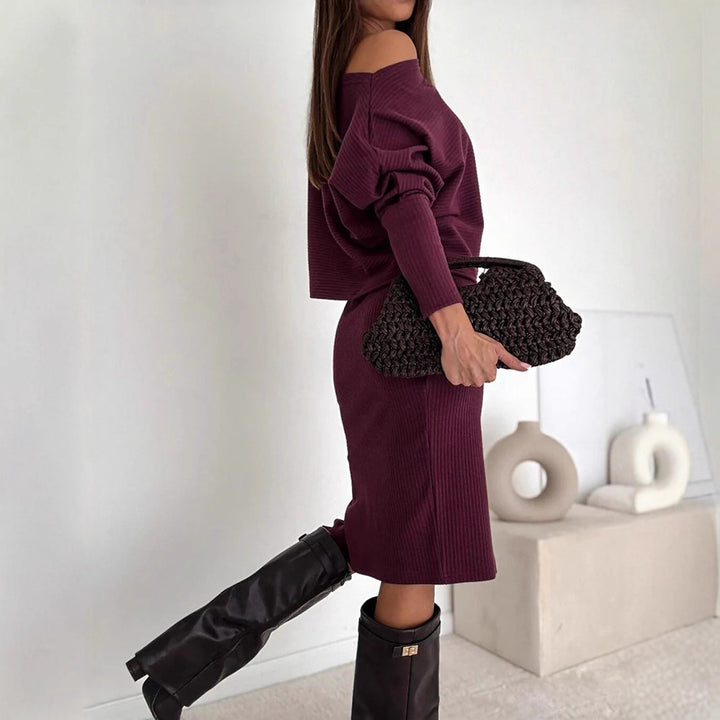 Damen Zweisitiges geripptes Strick-Set mit Off-Shoulder-Oversize-Pullover und tailliertem Midirock mit Seitenschlitz – Mavelle