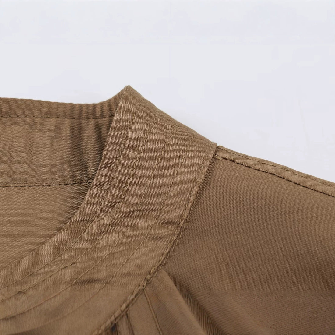 Damen Leichte Plissierte Blousonjacke mit Rundkragen, Ballonärmeln und gesmoktem Saum Echoarchiv