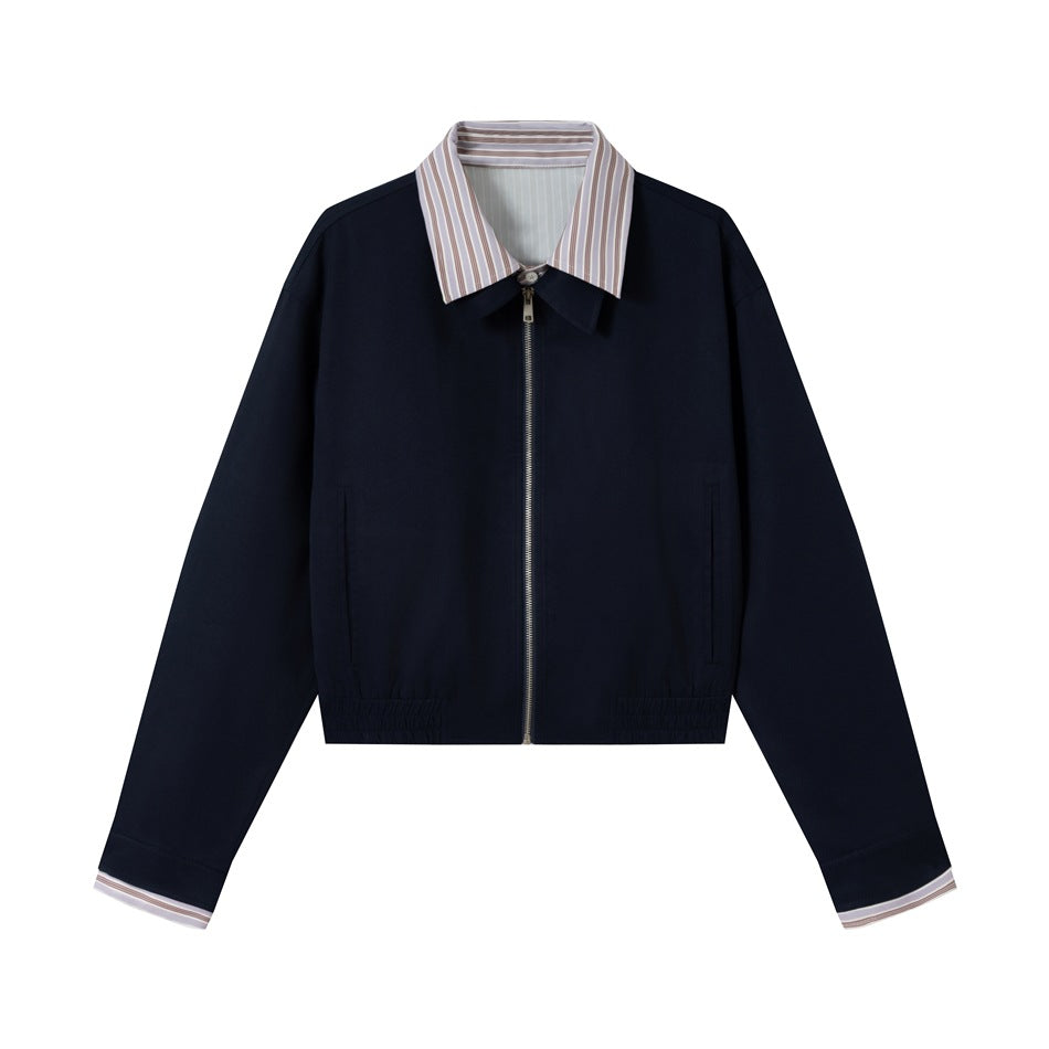 Damen Kurzblouson mit kontrastierendem Hemdkragen, verdecktem Reißverschluss und elastischem Saum Echoarchiv