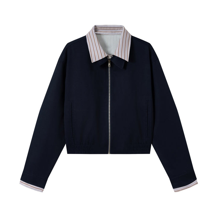 Damen Kurzblouson mit kontrastierendem Hemdkragen, verdecktem Reißverschluss und elastischem Saum Echoarchiv