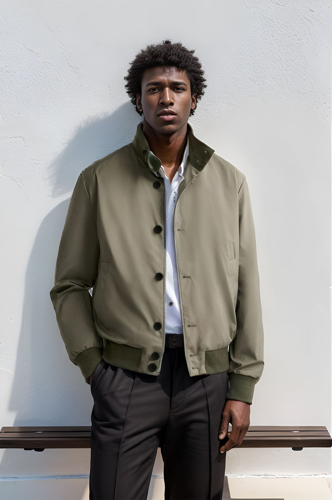 Herren stylische und praktische Bomberjacke mit elastischem Bund und Knopfleiste Echoarchiv