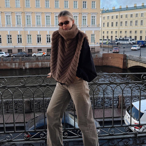 Damen Gefüttertes Pelzponcho mit hohem Rollkragen & Chevron-Struktur Echoarchiv