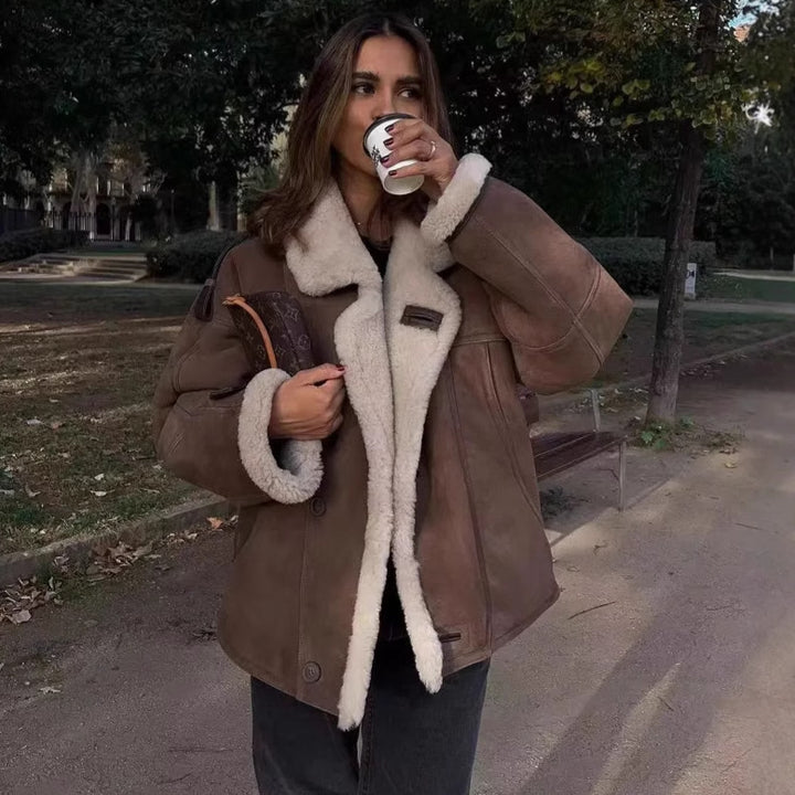 Damen kurze Fliegerjacke im Aviator‑Look mit Teddyfutter, großem Schalkragen und verstellbaren Manschetten – Célinea