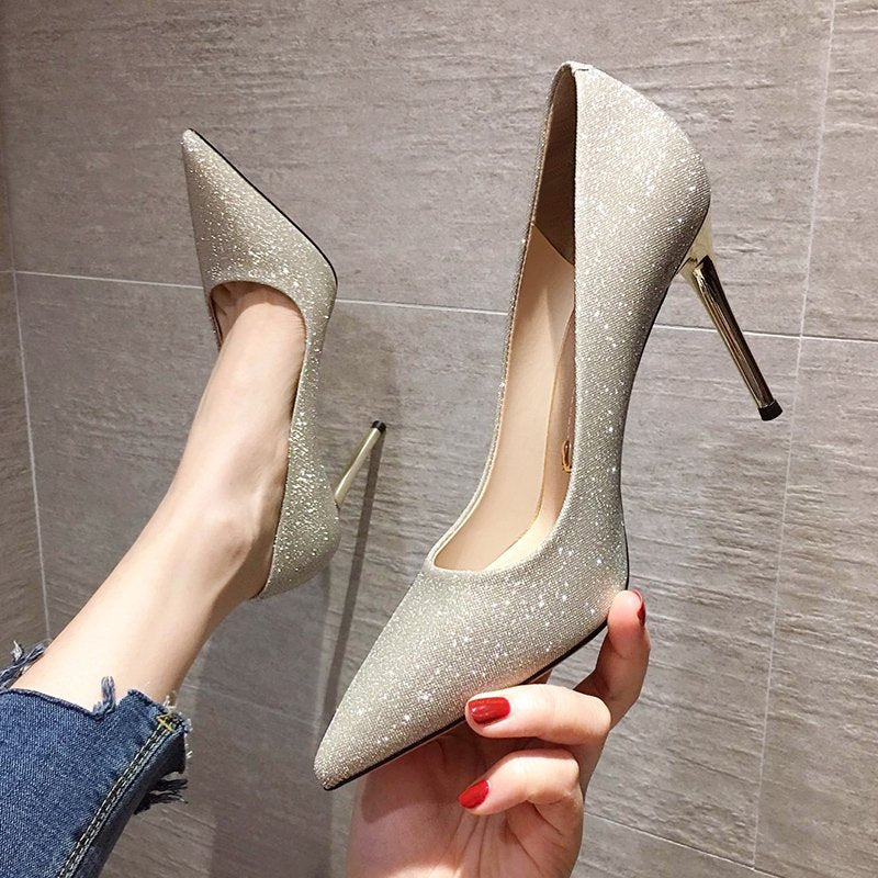 Damen Funkelnde spitz zulaufende Pumps mit filigratem Stiletto‑Metallabsatz und Memory‑Fußbett – Lioré