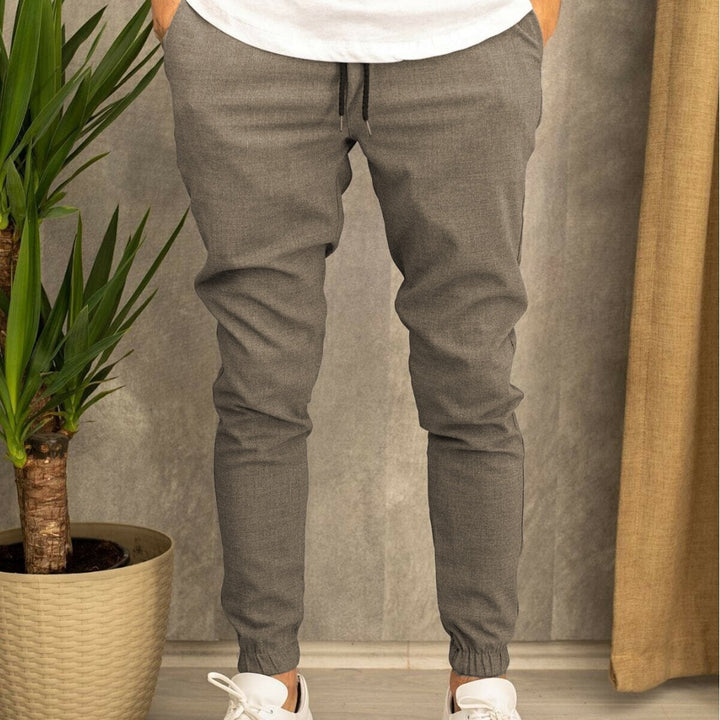 Herren Slim-Fit Jogginghose mit elastischem Bund und praktischen Seitenklapptaschen Echoarchiv