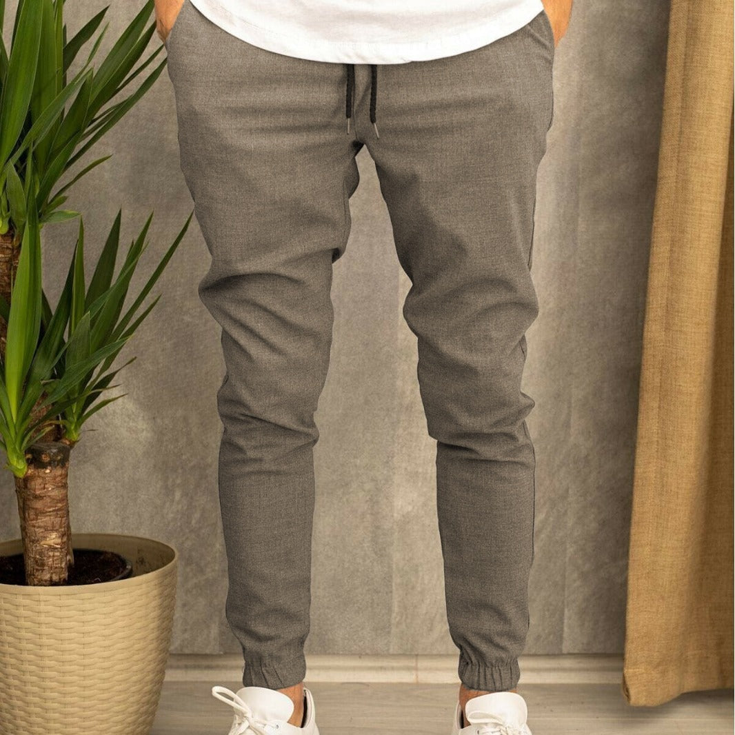 Herren Slim-Fit Jogginghose mit elastischem Bund und praktischen Seitenklapptaschen – Sorevano