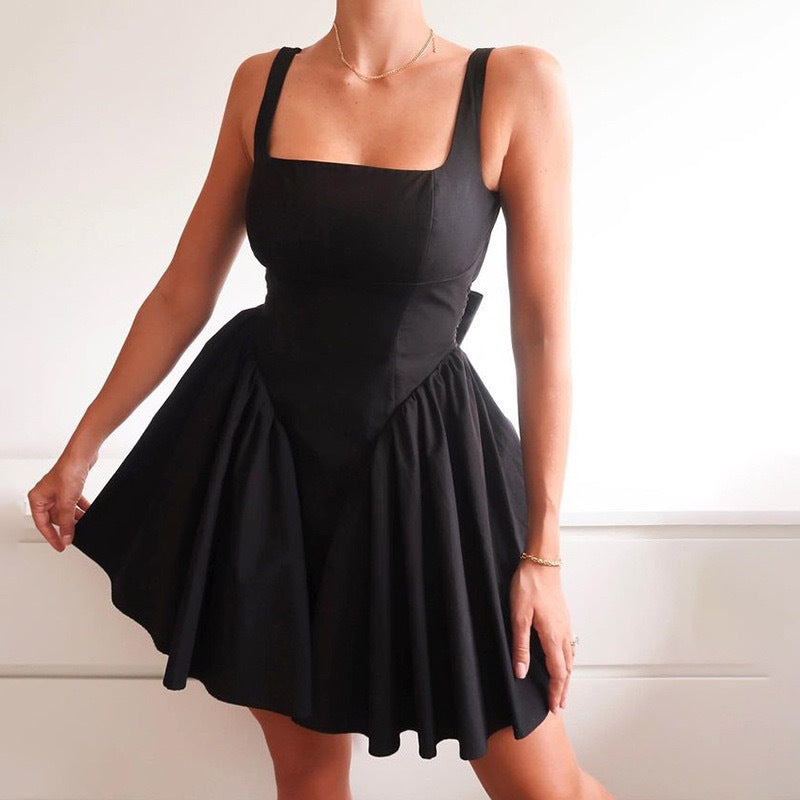 Damen Verspieltes Minikleid mit quadratischem Ausschnitt und schwingendem Rock Echo Archiv
