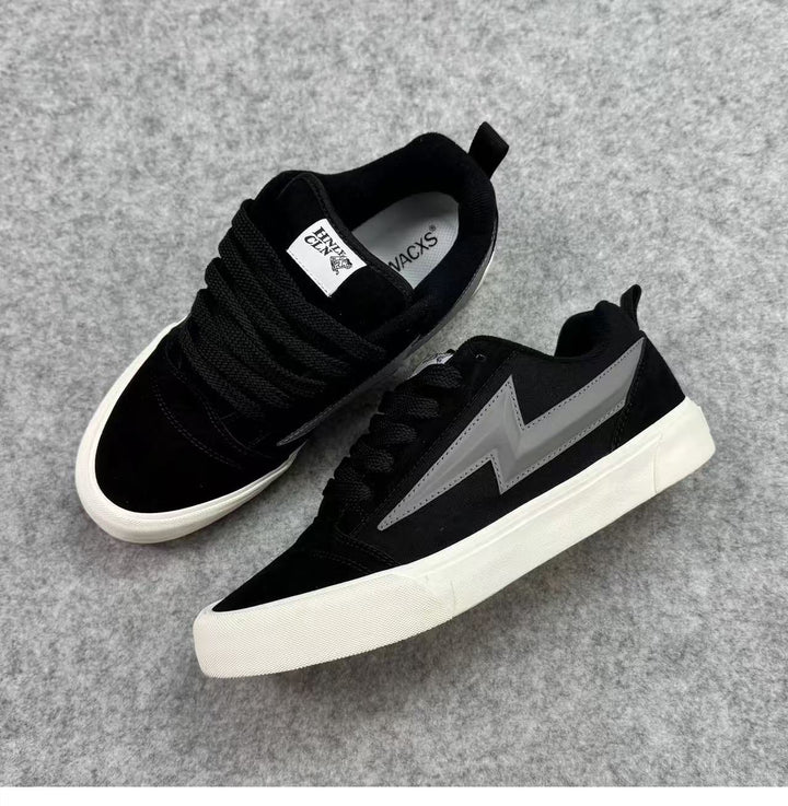 Damen Sportliche Sneaker mit futuristischem Akzent und strapazierfähiger Laufsohle Echo Archiv