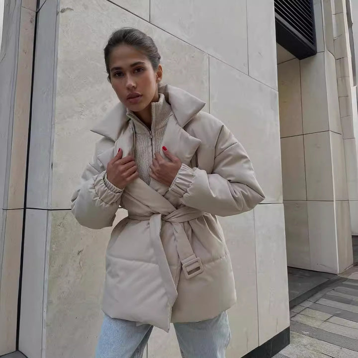 Damen Wattierte Taillierte Steppjacke mit Gürtel und Kapuze Echoarchiv