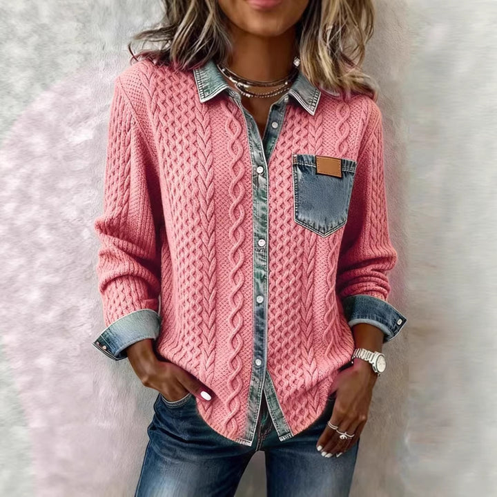 Damen Strickjacke mit Denim-Look-Kragen, dekorativer Knopfleiste und Brusttasche – Veloura