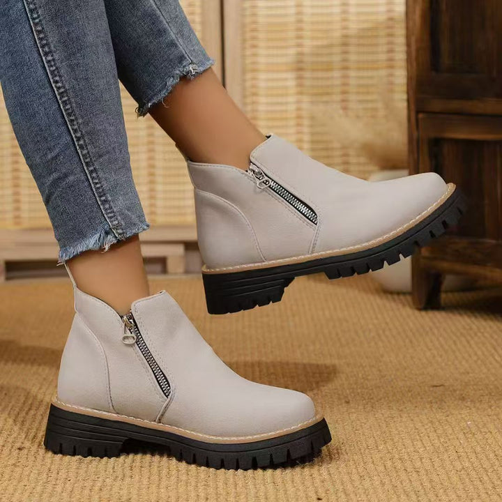 Damen Warme Chelsea-inspirierte Stiefelette mit seitlichem Reißverschluss und grober Profilsohle – Varelle