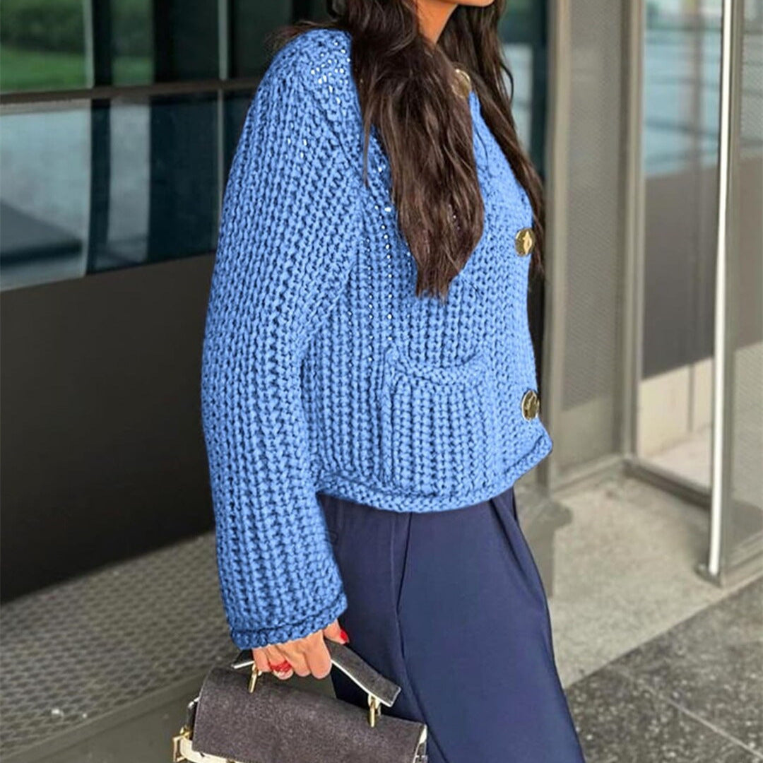 Damen Kurzcardigan im Rippen-Grobstrick mit aufgesetzten Taschen und Statementknöpfen – Veloura