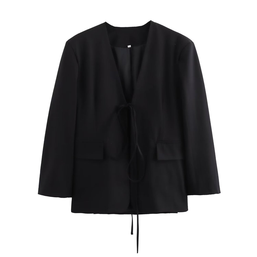 Damen nan kastenförmiger Blazer mit tiefem V-Ausschnitt, Bindebandverschluss und Pattentaschen Echo Archiv