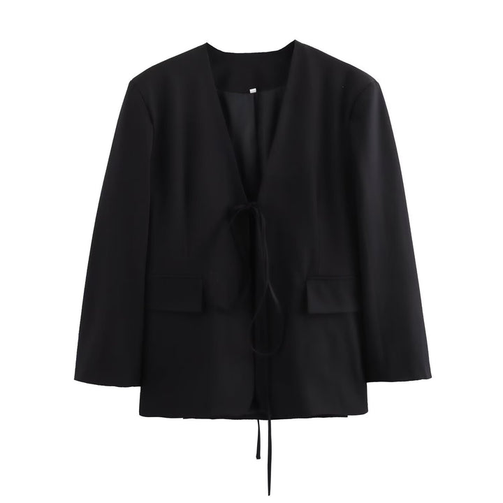 Damen nan kastenförmiger Blazer mit tiefem V-Ausschnitt, Bindebandverschluss und Pattentaschen Echo Archiv