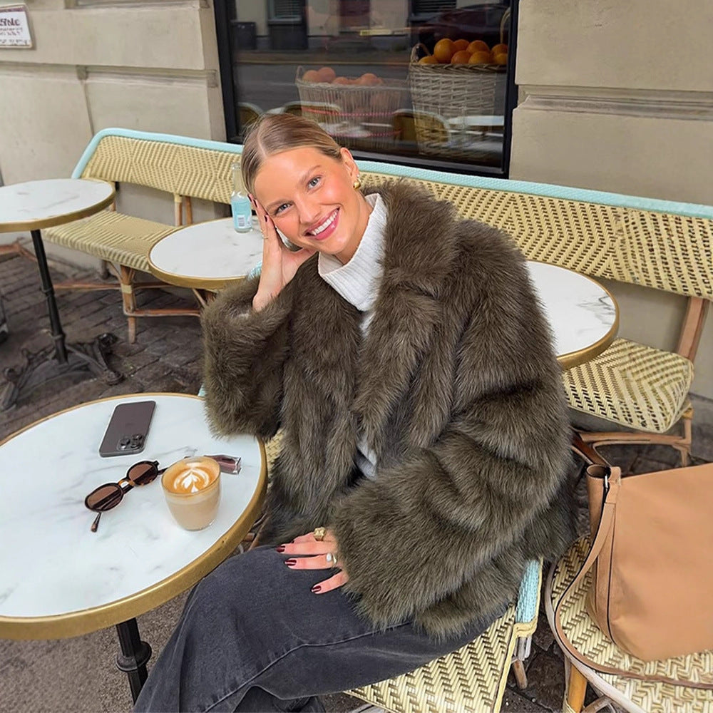 Damen Boxy-Kunstfelljacke mit voluminösem Schalkragen und weicher Teddystruktur Echoarchiv