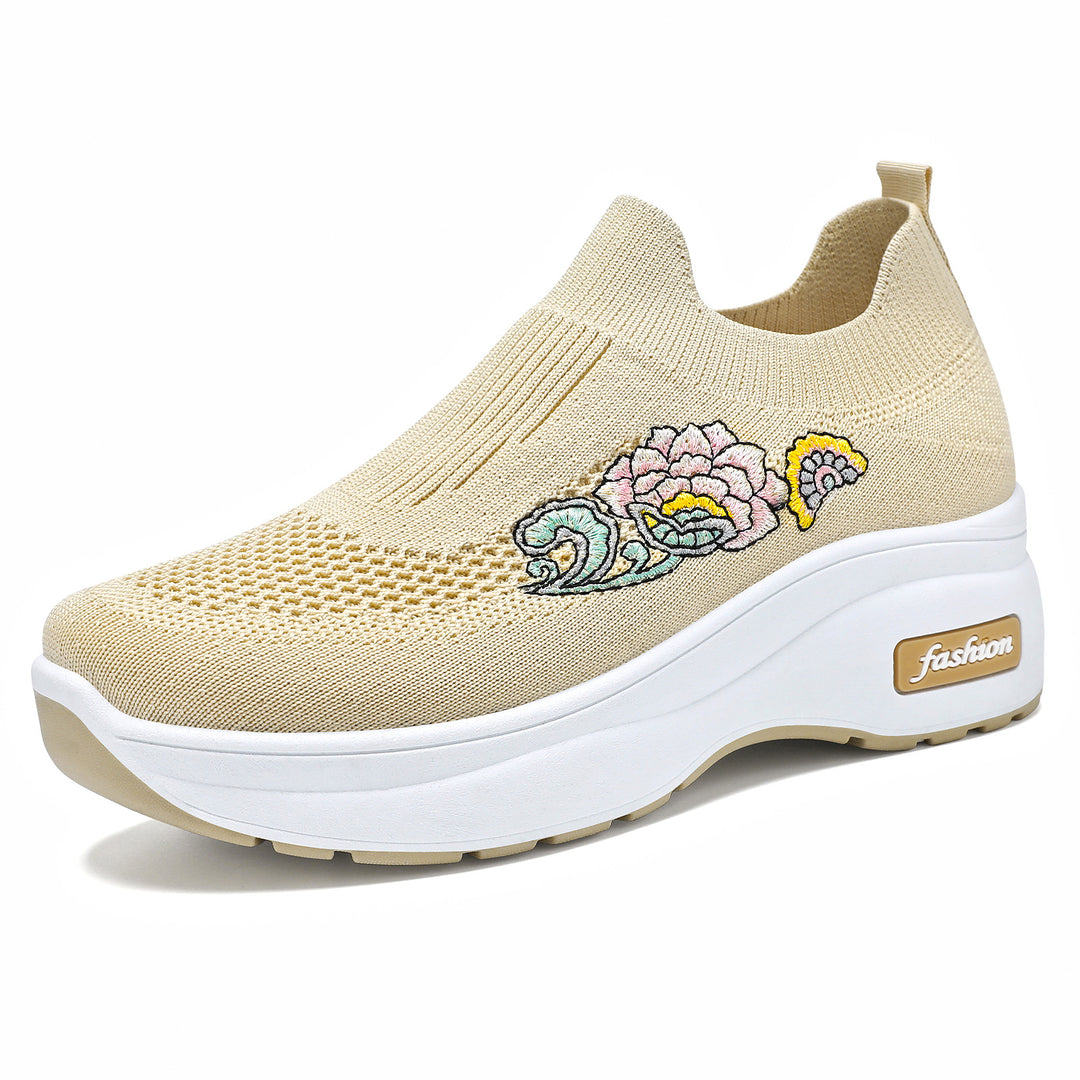 Damen nan elastischer Strick-Slipper mit aufgesticktem Blumenmotiv und stützender Keil-Laufsohle Echo Archiv