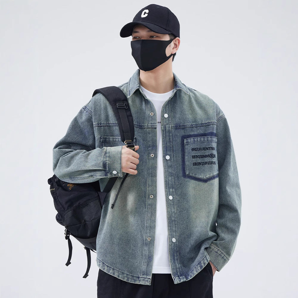 Herren Jeanshemd mit modernem Design und einzigartigen Schriftzügen Echoarchiv