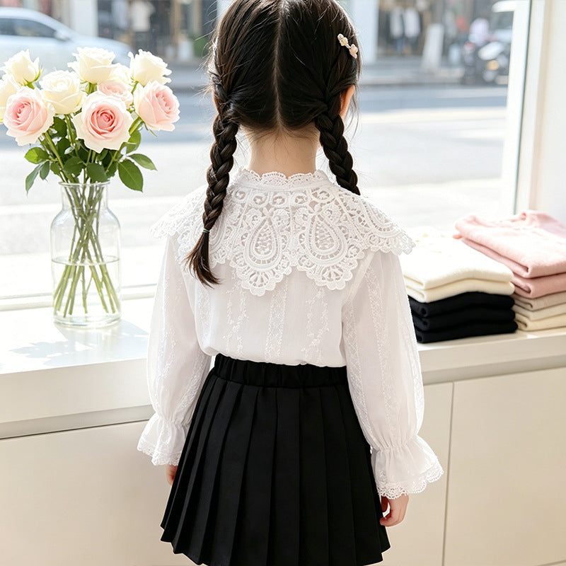 Mädchen elegante Bluse mit Rüschenkragen und Spitzenakzenten Echo Archiv