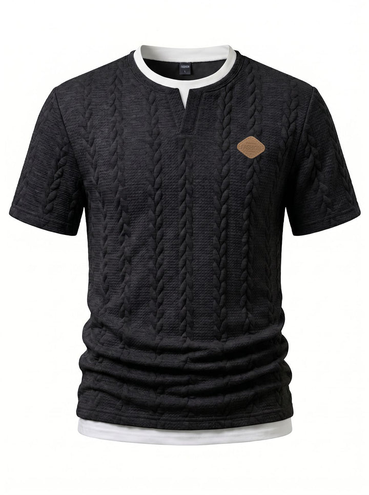 Herren nan texturiertes Kurzarmshirt mit geprägter Zopfstruktur, V‑Einsatz am Rundhals und Lagenlook Echo Archiv