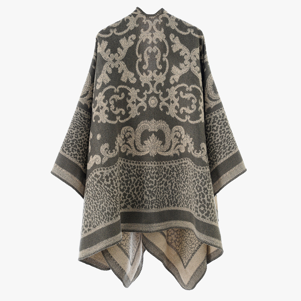 Damen Jacquard‑Capeponcho mit barockem Ornamentmuster und spitzem Zipfelsaum – Avérine