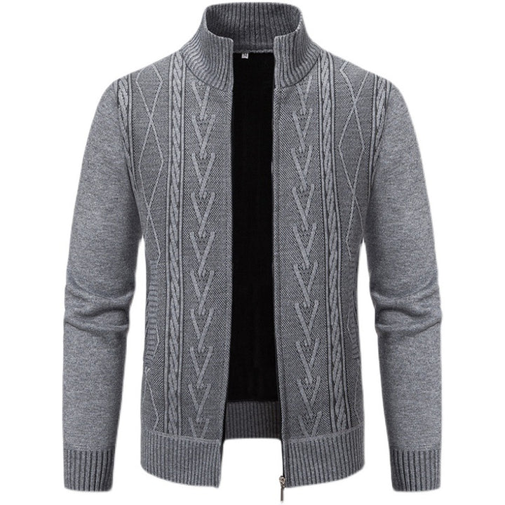 Herren Strickjacke mit modernem Zopfmuster und hochgeschlossenem Kragen Echoarchiv