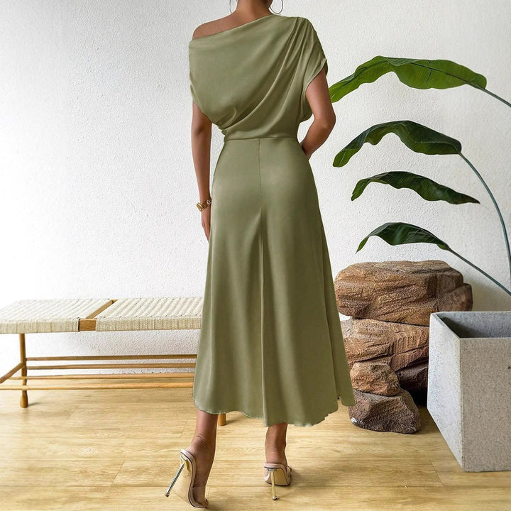 Damen Elegantes und fließendes Abendkleid mit asymmetrischem Schnitt – Élara