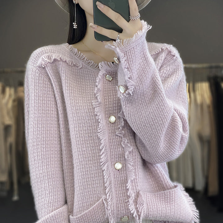 Damen Strickcardigan mit Fransenblende, Perlmuttknopfleiste und aufgesetzten Taschen Echoarchiv