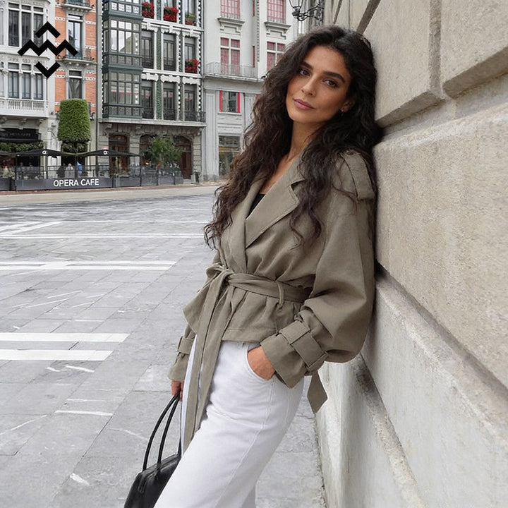 Damen nan gewickelte Cropped-Jacke mit oversized Raglanärmeln und breitem Bindegürtel Echo Archiv