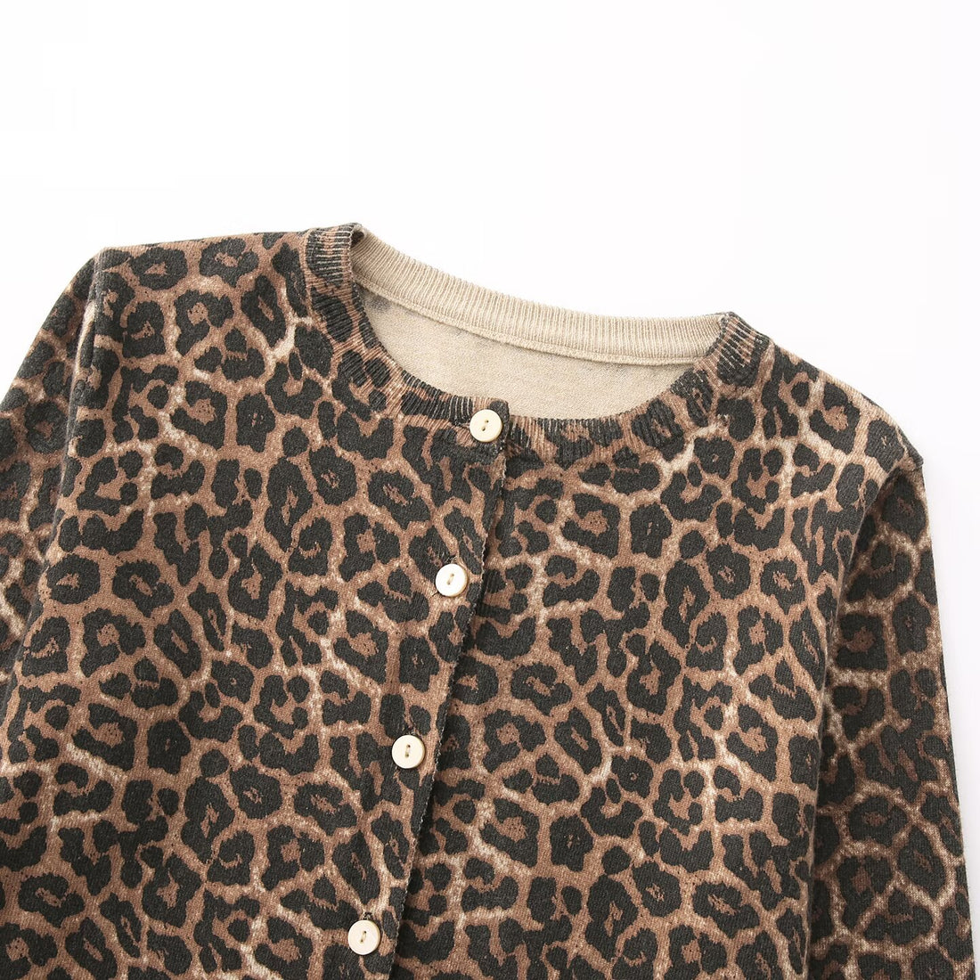 Damen Feinstrick-Cardigan mit Leoprint, Rundhals und durchgehender Knopfleiste Echoarchiv