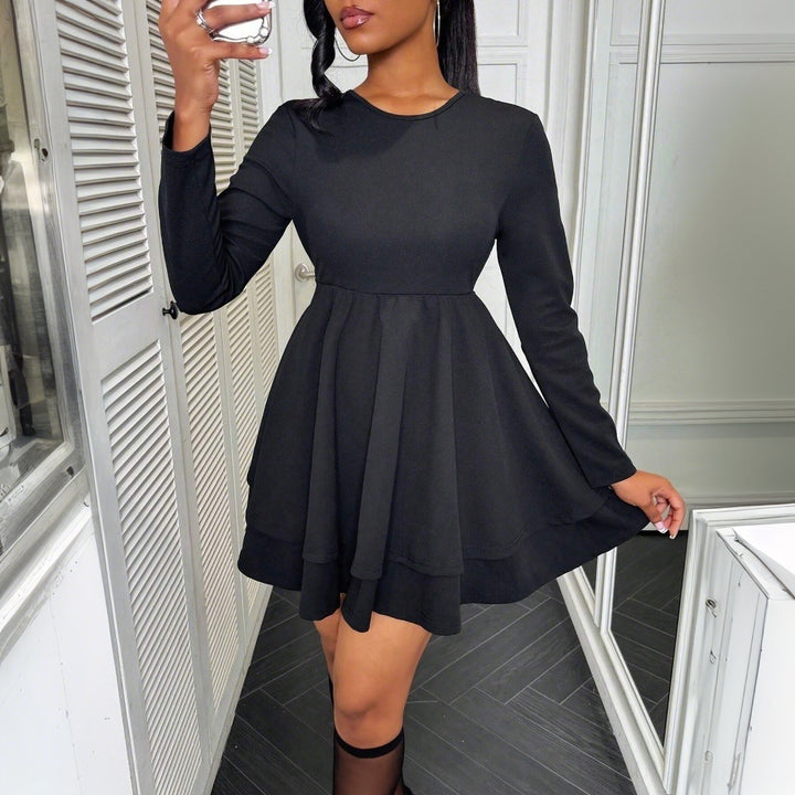 Damen langärmeliges Stufen-Minikleid mit taillierter Empire‑Naht, mehrlagigem Volantrock und schmeichelnder A‑Linien‑Silhouette – Élara