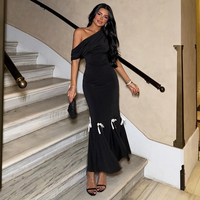 Damen Elegantes Maxikleid mit asymmetrischem One-Shoulder Design und verspielten Rüschendetails Echo Archiv