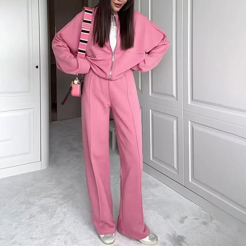 Damen nan kurz geschnittenes Blouson mit Reißverschluss und weiter High-Waist Jogginghose Set Echo Archiv