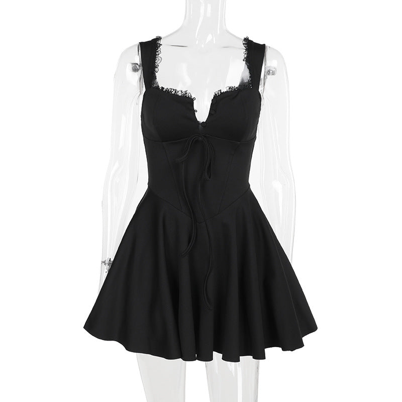 Damen schickes Kurzkleid mit Spitzenelementen und tailliertem Design Echo Archiv
