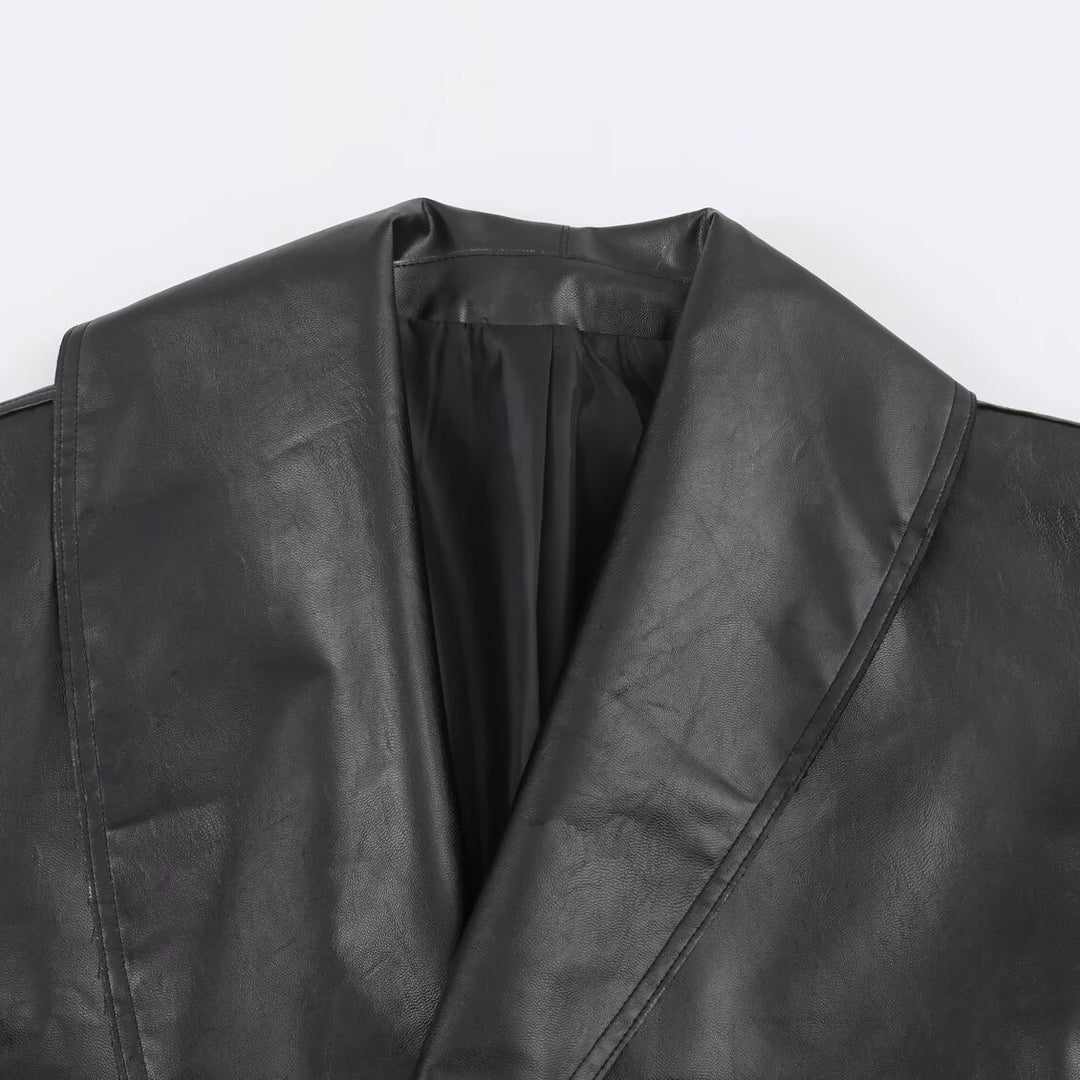 Damen Cropped Lederoptik-Jacke mit übergroßem Schalkragen und taillierendem Schnallenriemen Echoarchiv