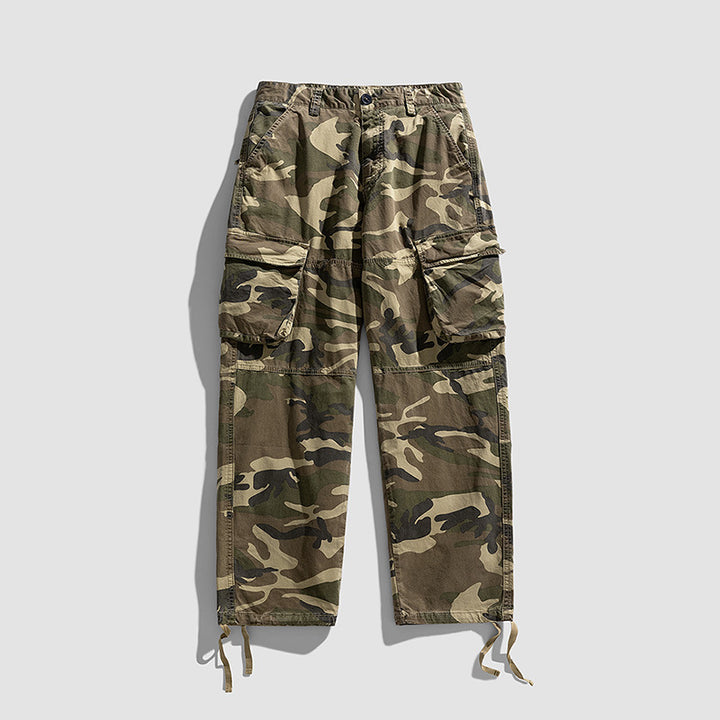 Herren Camouflage-Cargo-Hose im Loose-Fit mit Multifachtaschen, Tunnelzug und verstellbaren Beinabschlüssen Echo Archiv