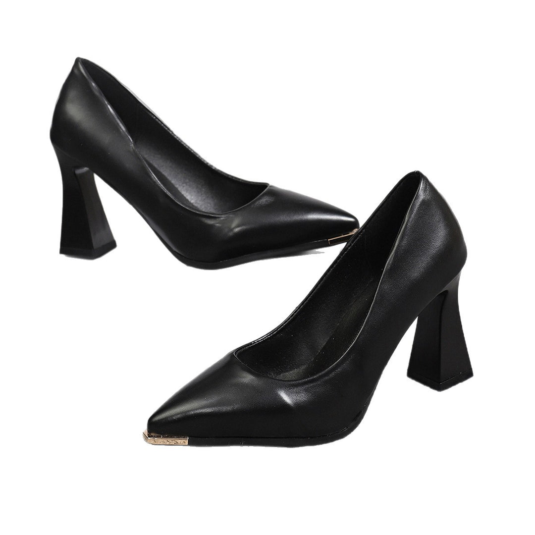 Damen Pumps mit spitzer Zehenpartie, Metallkappe und skulpturellem Blockabsatz Echo Archiv