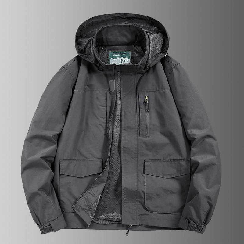 Herren Kapuzen-Outdoorjacke mit atmungsaktivem Meshfutter, wasserabweisender Ripstop‑Hülle & verdecktem Frontreißverschluss Echoarchiv