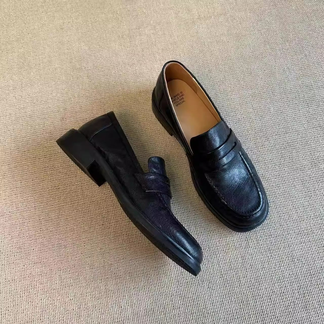 Damen Leder-Pennyloafer mit Mokassin-Naht und profilierter Laufsohle Echo Archiv